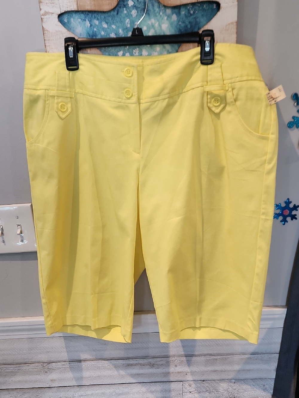 NWT Women's Yellow Bermuda Shorts - Tag Says 16W It's Really 18W On Tag Inside